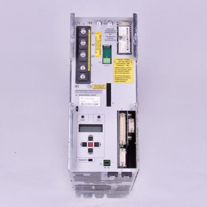 Variador Indramat AC-MAINSPINDLE DRIVE TDA 1.1-100-3-A00-W1 con panel de control, bornes de potencia y conectores de comunicación